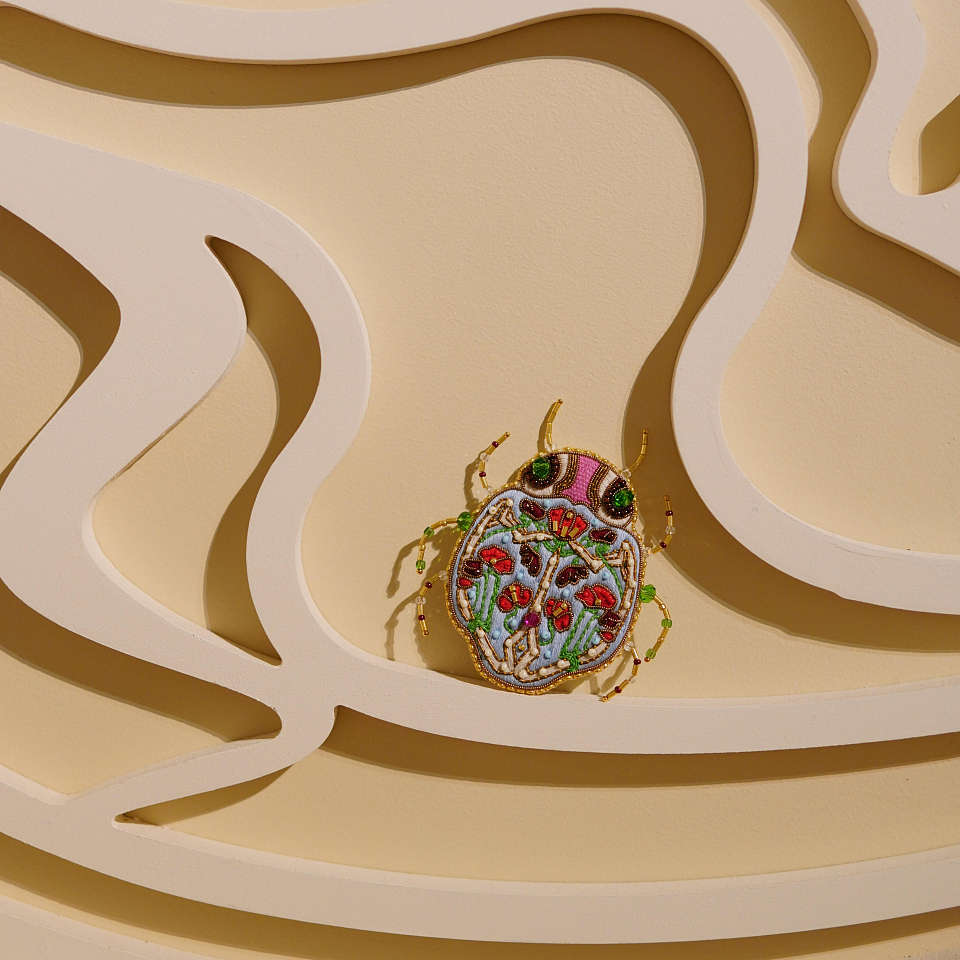 Брошь модерн «Жук» 