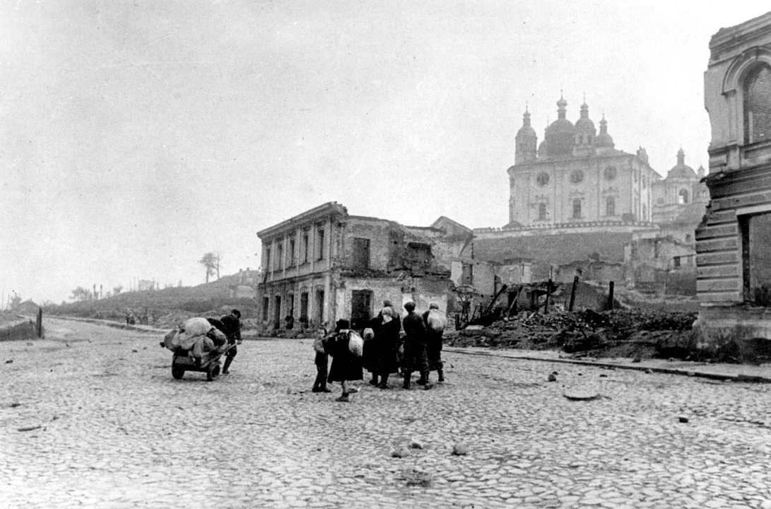 Смоленск. Вид на Соборную гору. Фото 1943 г.